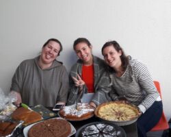 Nos vendeuses de gâteaux 😏