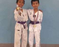 Trois médailles d'or